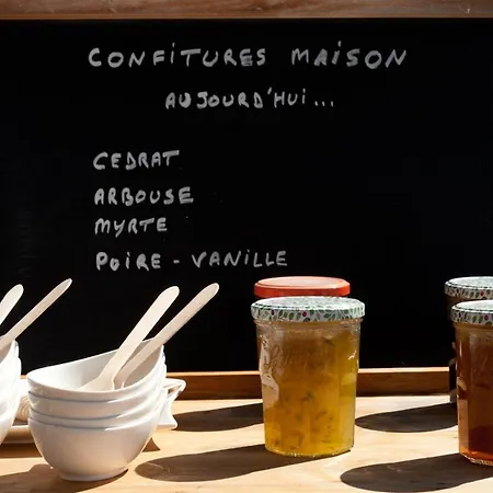 Maison Tavolara לינה וארוחת בוקר 3*