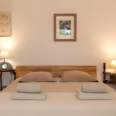 לינה וארוחת בוקר Maison Tavolara 3*