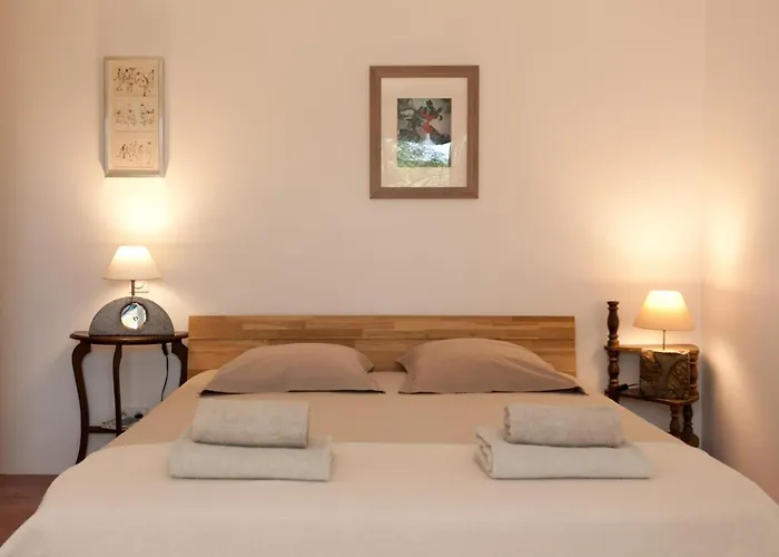 فندق مبيت وإفطار Maison Tavolara 3*